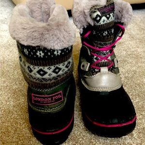 Girls waterproof snow boots size 3